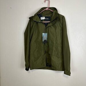 Pakasept size med new with tag p2p 21 length 26. All weather jacket. Green